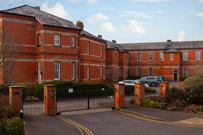 1 Bedroom Flat To Rent In Hunter Court, Epsom, KT19