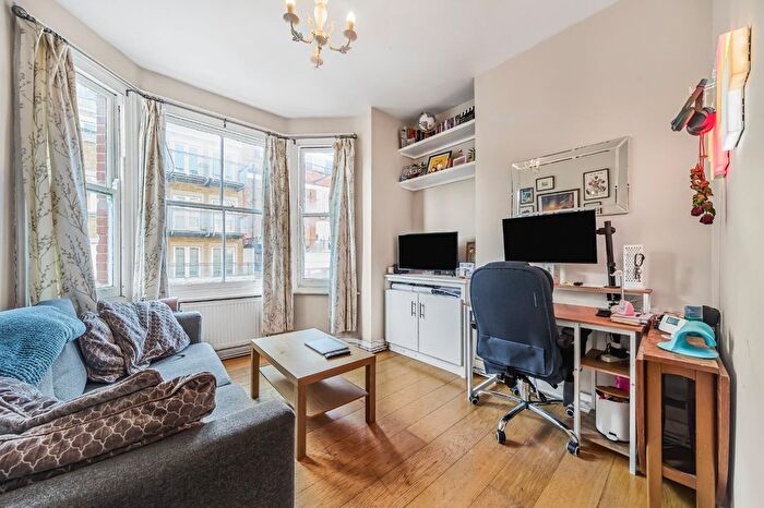 1 Bedroom Flat To Rent In Bromells Road, Clapham, London, SW4
