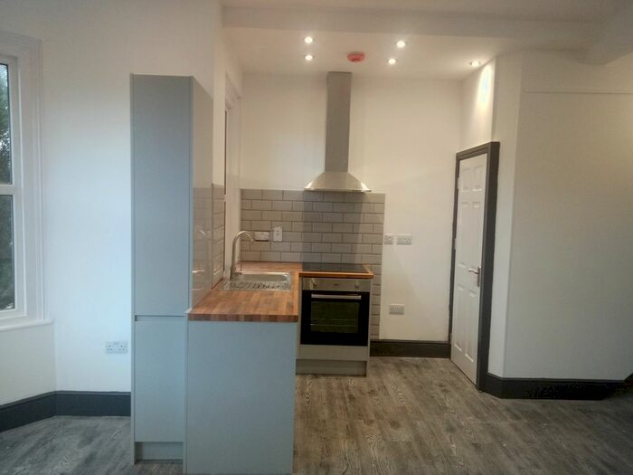 3 Bedroom Maisonette To Rent In Waddon Road, Croydon, CR0