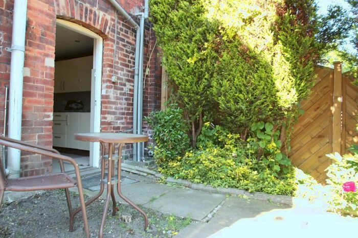 2 Bedroom Flat To Rent In Mayors Walk, Pontefract, WF8