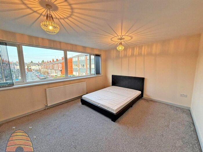 4 Bedroom Semi-Detached House To Rent In Norwood Avenue, Manchester, M20