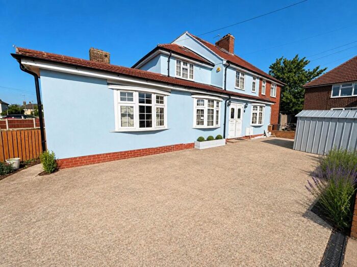 5 Bedroom Semi-Detached House To Rent In Rothwell Road, Dagenham, RM9