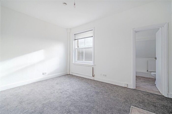Studio To Rent In High Road, Willesden Green, NW10