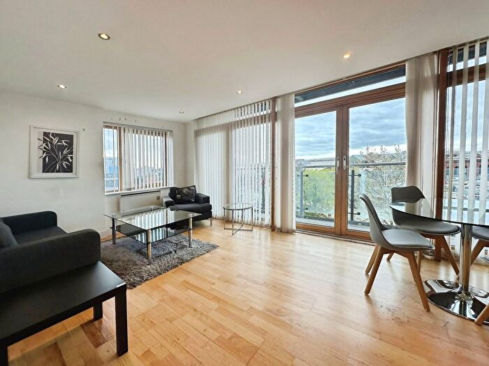 2 Bedroom Flat To Rent In Clarence House, The Boulevard, Leeds, West Yorkshire, LS10