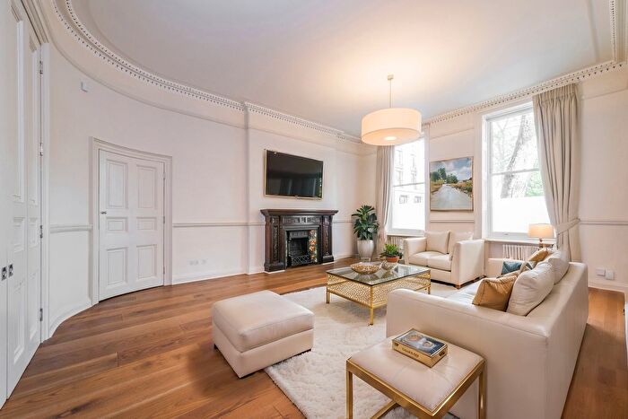 3 Bedroom Flat To Rent In Bloomsbury Square, London, WC1A