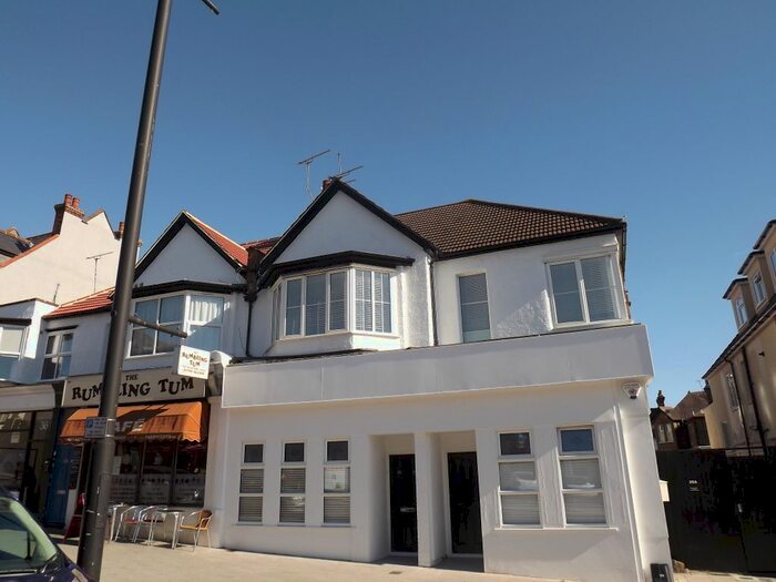 3 Bedroom Flat To Rent In Hamlet Court Road, Westcliff-On-Sea, SS0