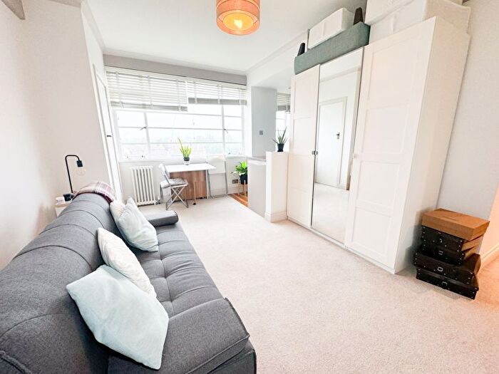 Studio To Rent In Balham High Road, London, SW17