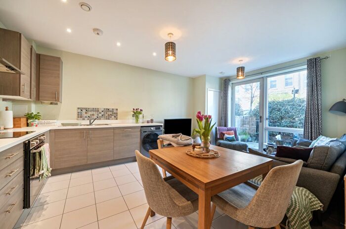 2 Bedroom Flat For Sale In Riddell Court, Campsbourne Road, London, N8