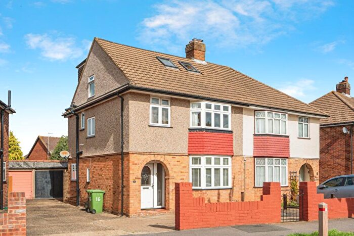4 Bedroom Semi Detached House For Sale In Alsom Avenue, Worcester Park, KT4