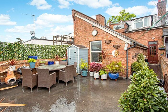 3 Bedroom Maisonette To Rent In Hersham Road, Walton-On-Thames, KT12