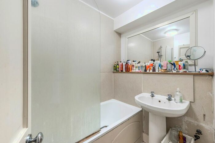 3 Bedroom Flat To Rent In Forsyth House, Tachbrook Street, Pimlico, London, SW1V