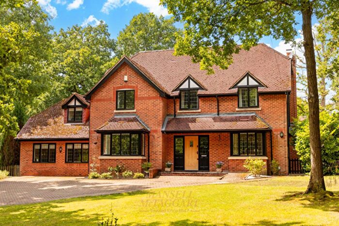 5 Bedroom Detached House For Sale In Herons Lea, Copthorne, RH10