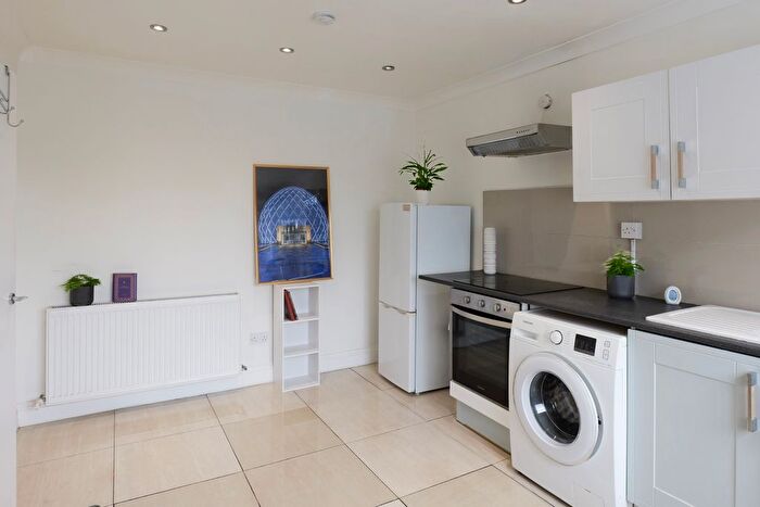 1 Bedroom Flat To Rent In Vista Way, Harrow, HA3