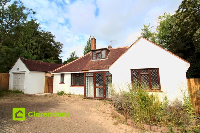 3 Bedroom Detached Bungalow To Rent In Purley, Surrey, CR8