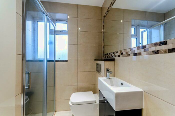 2 Bedroom Flat To Rent In Mitcham Road, Mitcham, Croydon, CR0