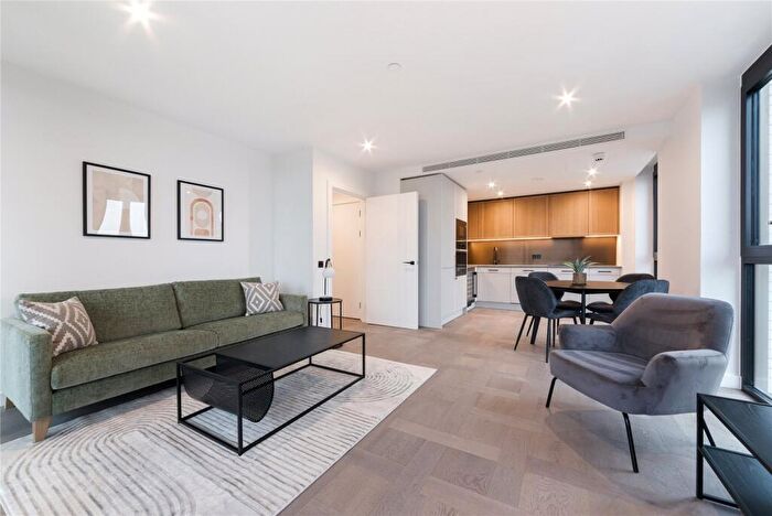 2 Bedroom Apartment To Rent In Boxwood Gardens, London Dock, E1W