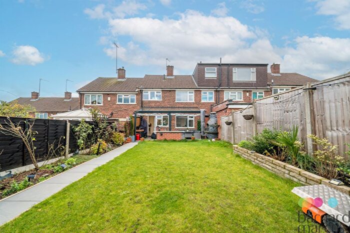 3 Bedroom Terraced House For Sale In Linden Road, London, N11