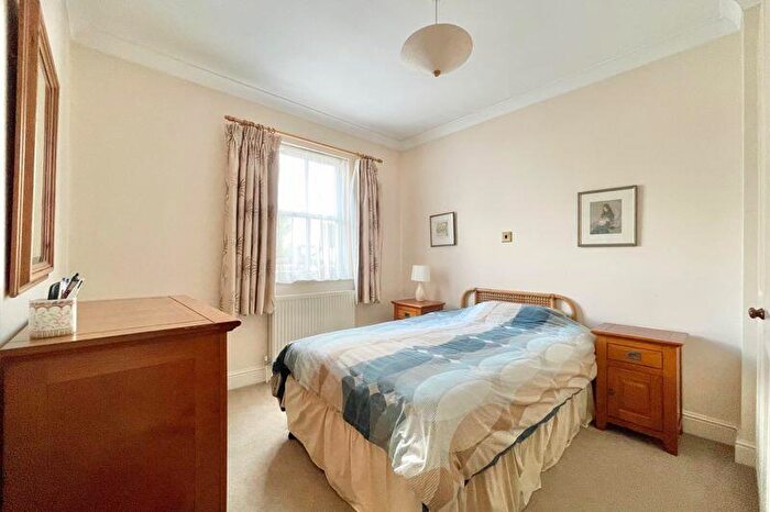 3 Bedroom End Of Terrace House For Sale In High Steet, Claygate, KT10