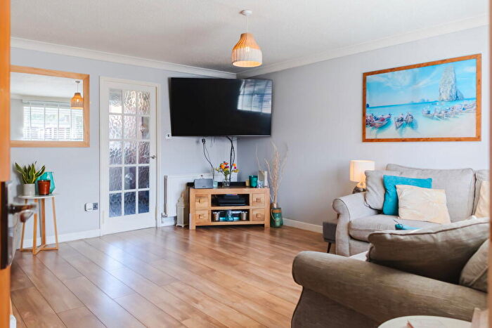 3 Bedroom Semi-Detached House For Sale In Nantwich, Freshbrook, Swindon, SN5