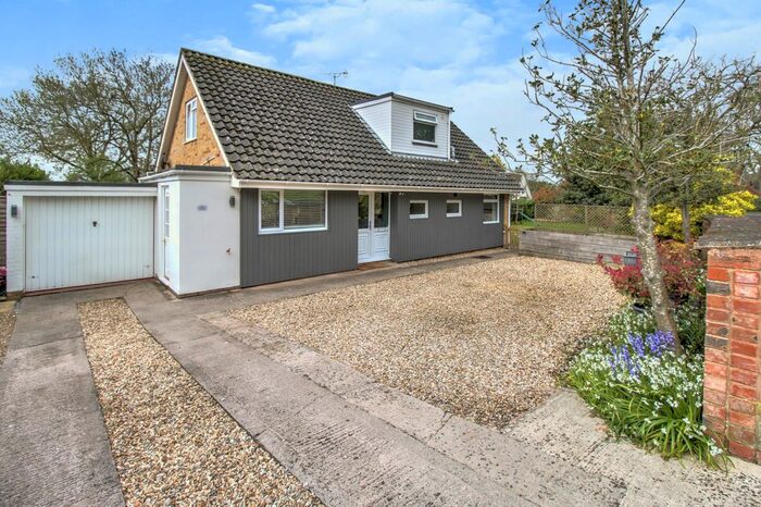 4 Bedroom Detached Bungalow For Sale In Cedar Close, Brent Knoll, Highbridge, TA9