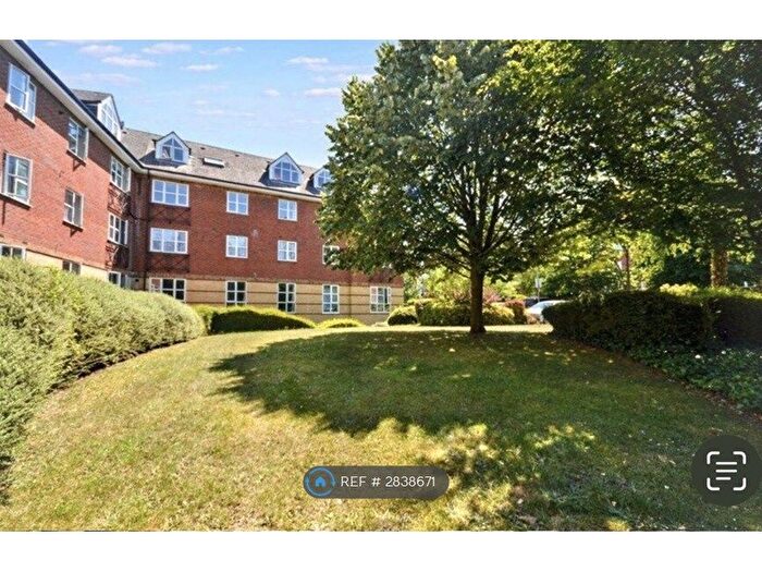 2 Bedroom Flat To Rent In Dexter Close, St. Albans, AL1