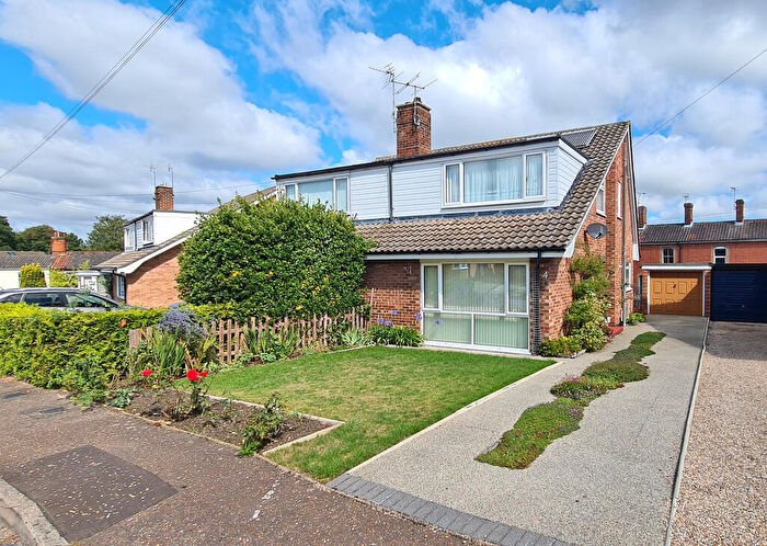 3 Bedroom Semi-Detached House For Sale In Greenway Close, North Walsham, NR28