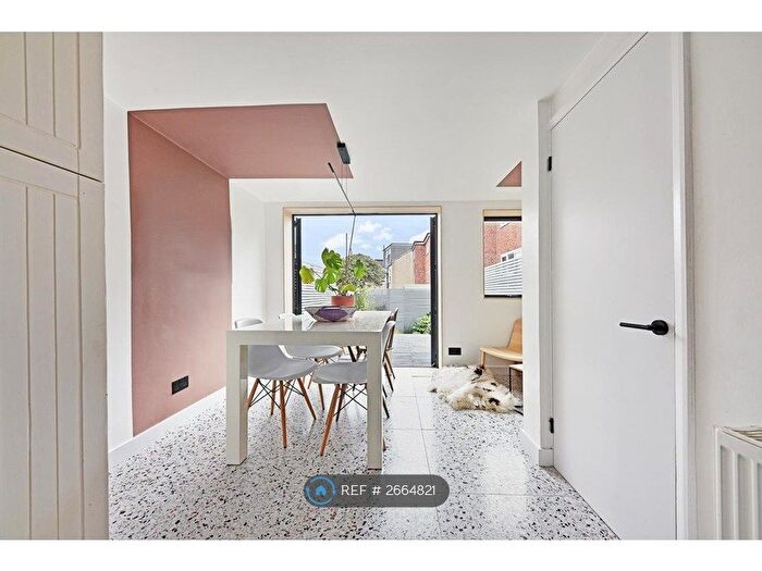 3 Bedroom Semi Detached House To Rent In Wallwood Road, London, E11