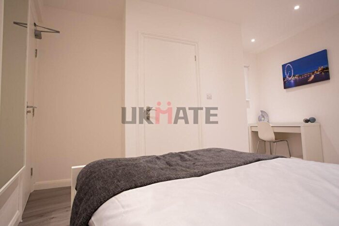 2 Bedroom Flat To Rent In Newington Butts, London, SE11