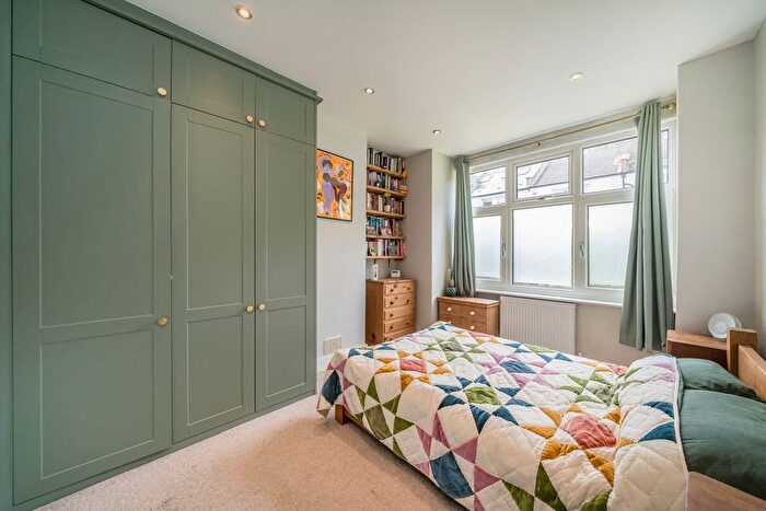 2 Bedroom Flat For Sale In Kenlor Road, Tooting, SW17