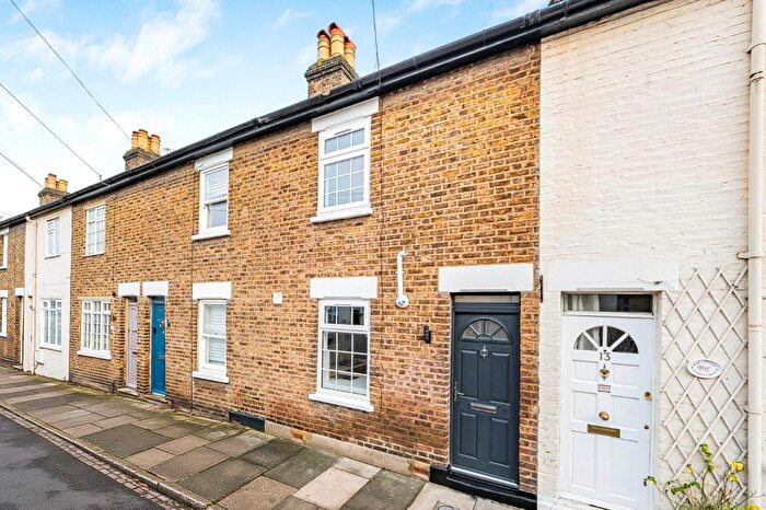 3 Bedroom Terraced House For Sale In Trinity Road, Surrey, TW9