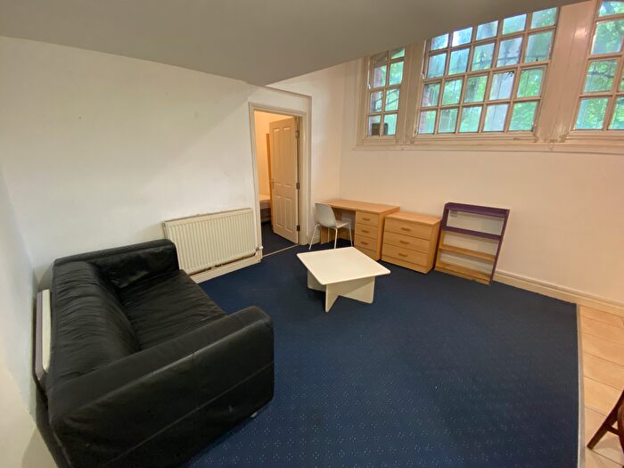 1 Bedroom Flat To Rent In Flat, Woodhouse Street, LS6