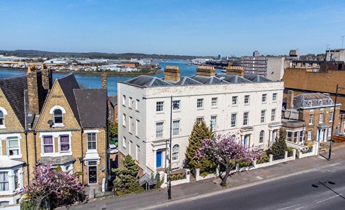 2 Bedroom Maisonette For Sale In New Road Avenue, Chatham, ME4