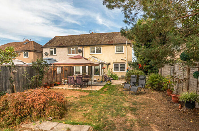 3 Bedroom Semi-Detached House For Sale In Moreton Way, Slough, SL1