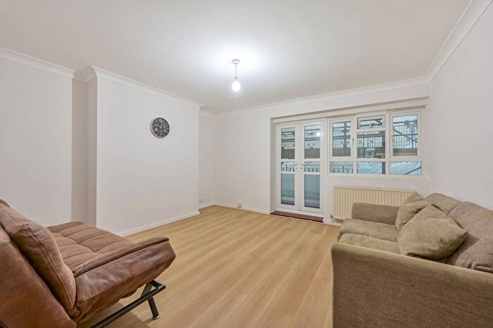4 Bedroom Flat To Rent In Esher Gardens, Southfields, London, SW19
