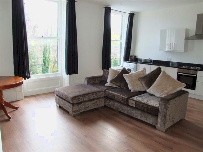 1 Bedroom Flat To Rent In Trinity Place, Blackwall, Halifax, HX1