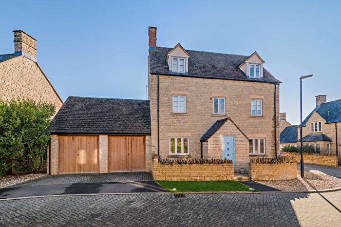 5 Bedroom Detached House For Sale In Beecham Close, Cirencester, Gloucestershire, GL7