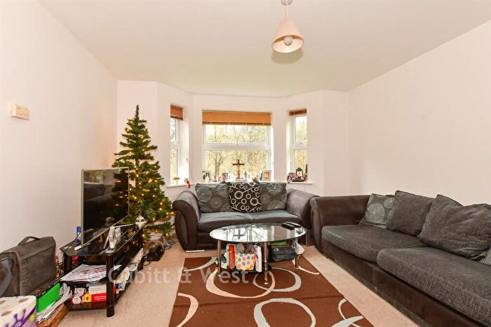2 Bedroom Apartment For Sale In Lucas Close, Maidenbower, Crawley, West Sussex, RH10