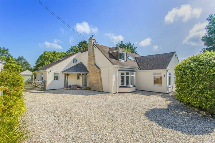 4 Bedroom Detached House For Sale In Longacre, SN15