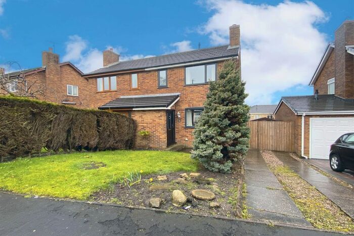 3 Bedroom Semi-Detached House To Rent In Hillwood Drive, Glossop, SK13