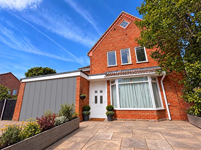 2 Bedroom Semi Detached House For Sale In Lakeside, Earley, Reading, RG6