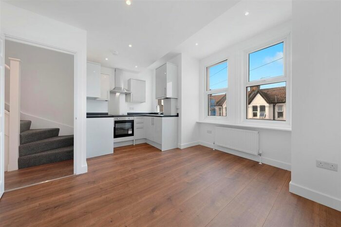 2 Bedroom Flat To Rent In Essex Road, London, NW10