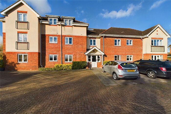 2 Bedroom Flat To Rent In Cox Green Lane, Maidenhead, Berkshire, SL6