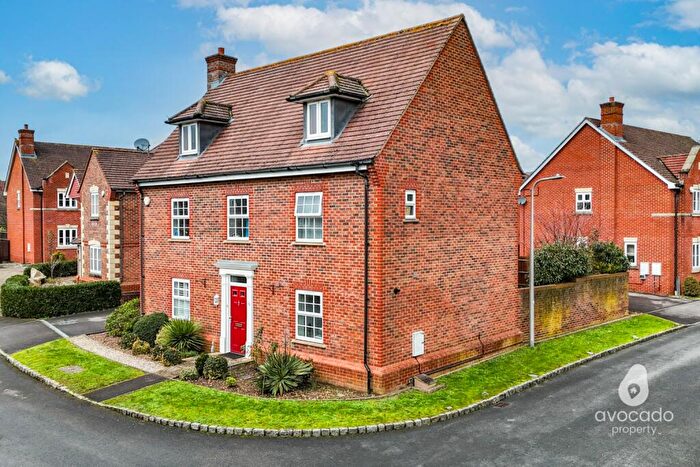 5 Bedroom Detached House For Sale In Grenadier Close, Shinfield, RG2