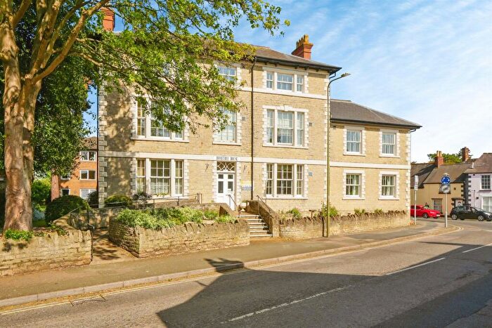 1 Bedroom Flat For Sale In London Road, Bicester, OX26
