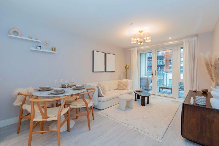 2 Bedroom Flat For Sale In Waterside Court, The Colonnade, Maidenhead, SL6