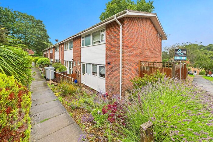 3 Bedroom End Of Terrace House For Sale In Finch Way, Brundall, Norwich, NR13