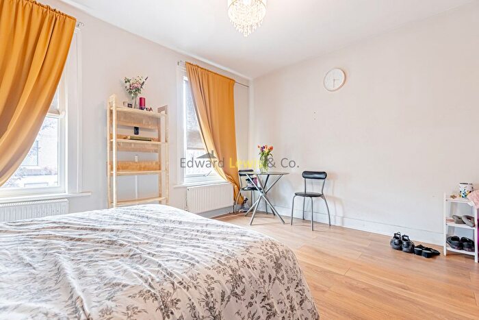 Studio To Rent In Asplins Road, London, N17