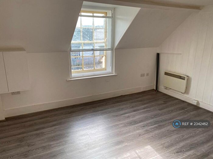 1 Bedroom Flat To Rent In High St, Highworth, Swindon, SN6