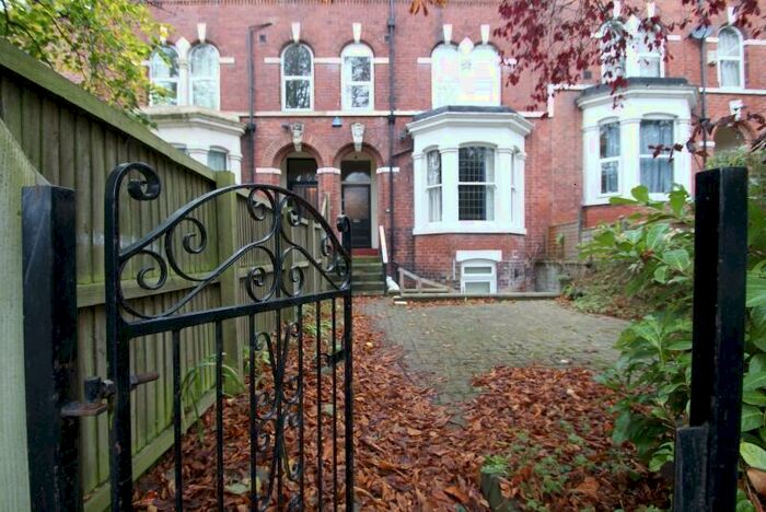 8 Bedroom Semi-Detached House To Rent In Bainbrigge Road, Headingley, Leeds, LS6