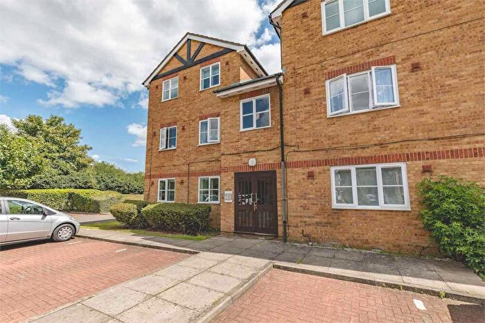 2 Bedroom Apartment To Rent In Maplin Park, Langley, SL3